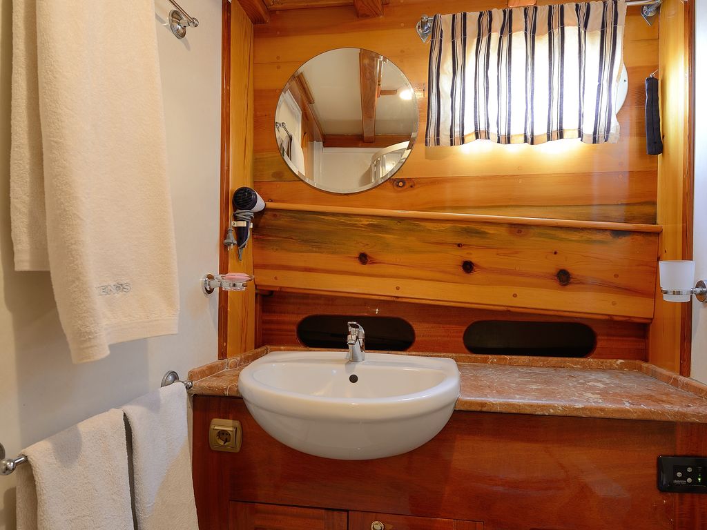 Boat picture 9