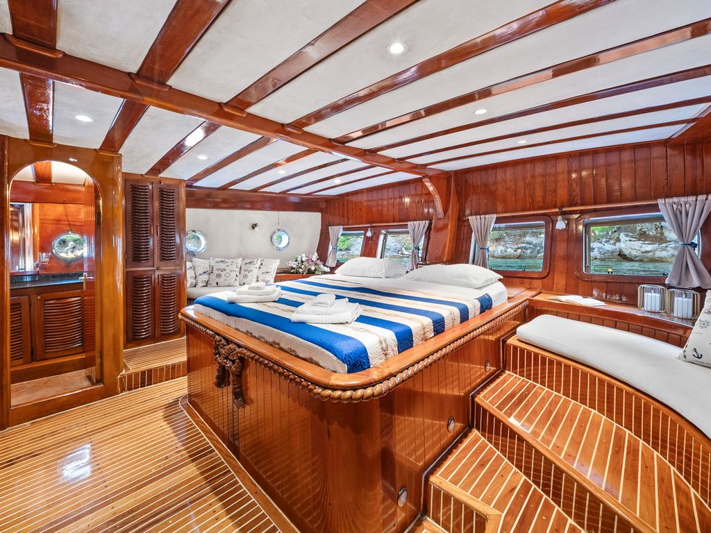 Boat picture 9